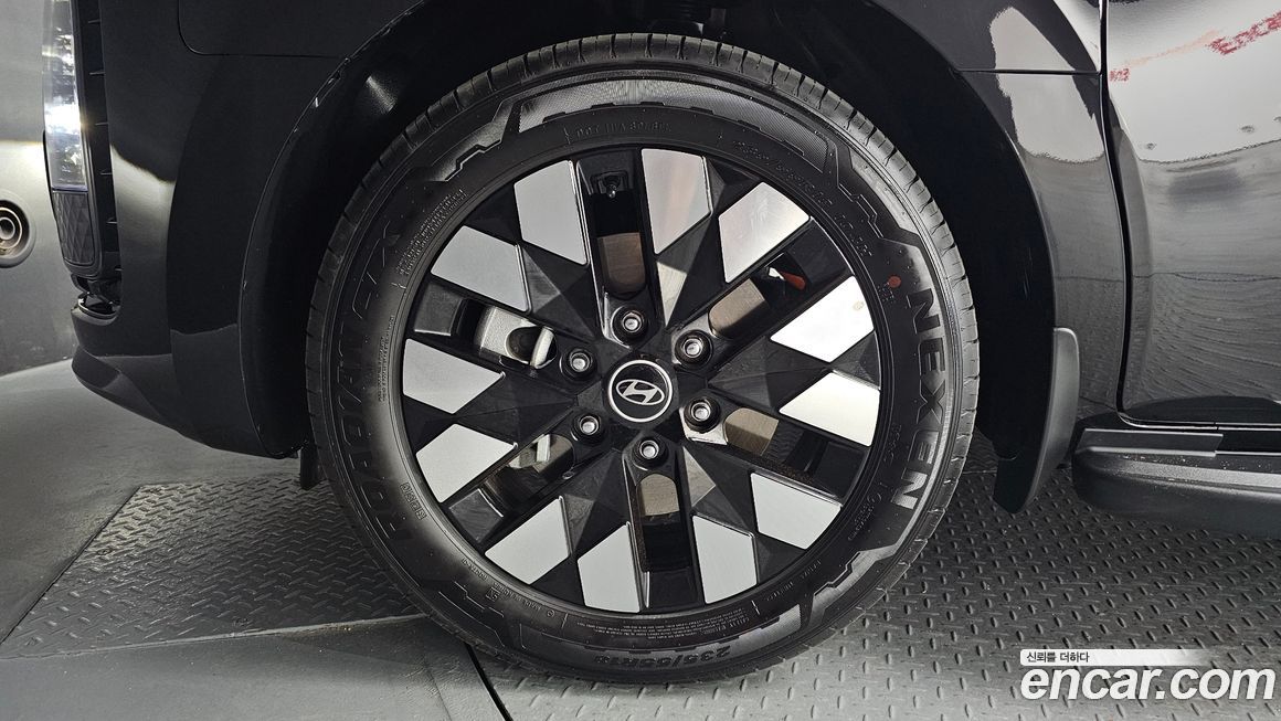 Hyundai Staria 2025