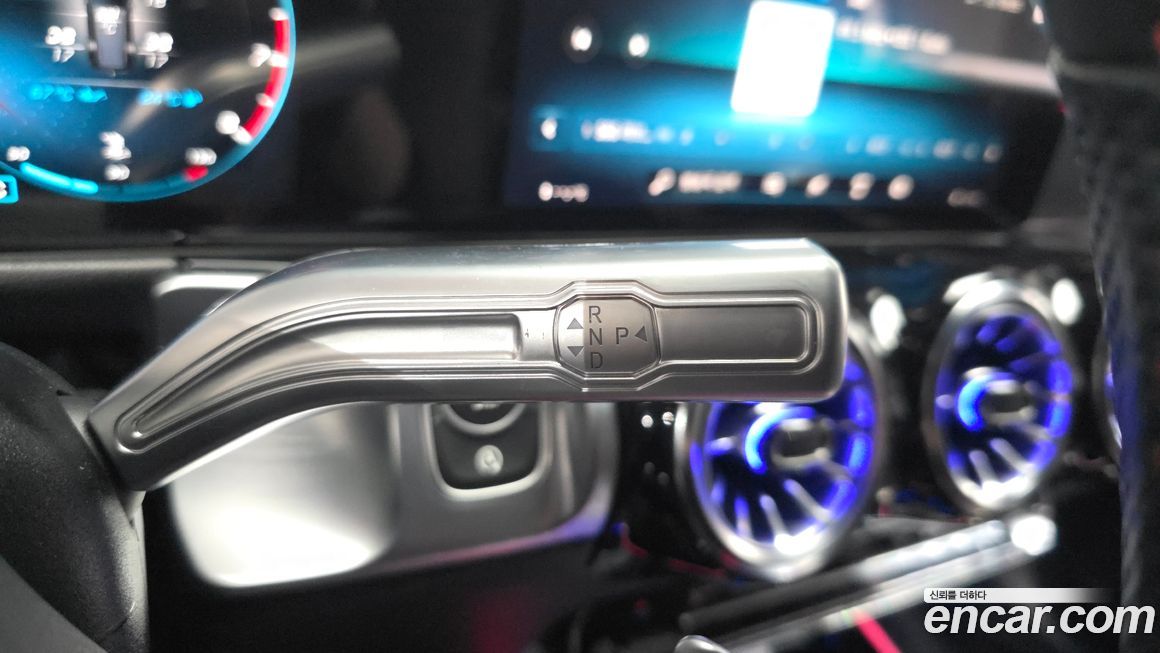 Mercedes-Benz GLB-Class 2023