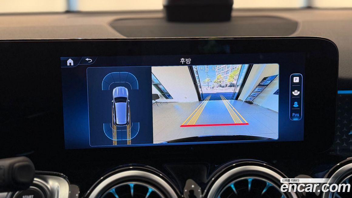 Mercedes-Benz GLB-Class 2025