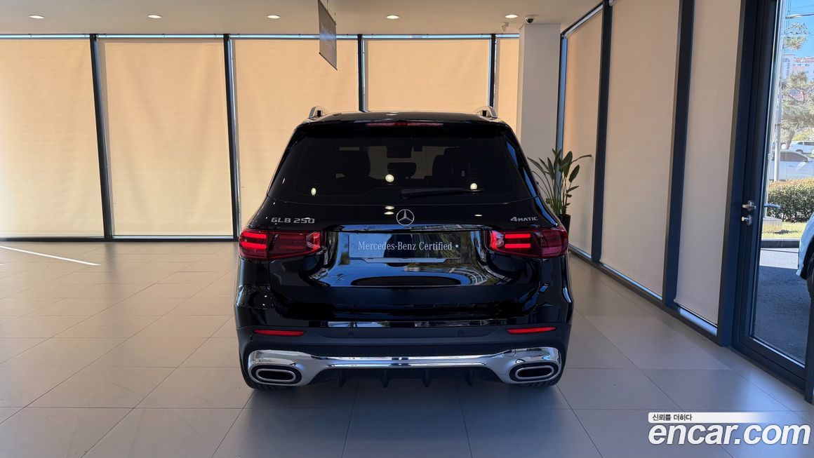 Mercedes-Benz GLB-Class 2025