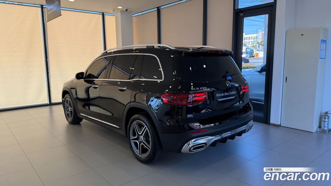 Mercedes-Benz GLB-Class 2025