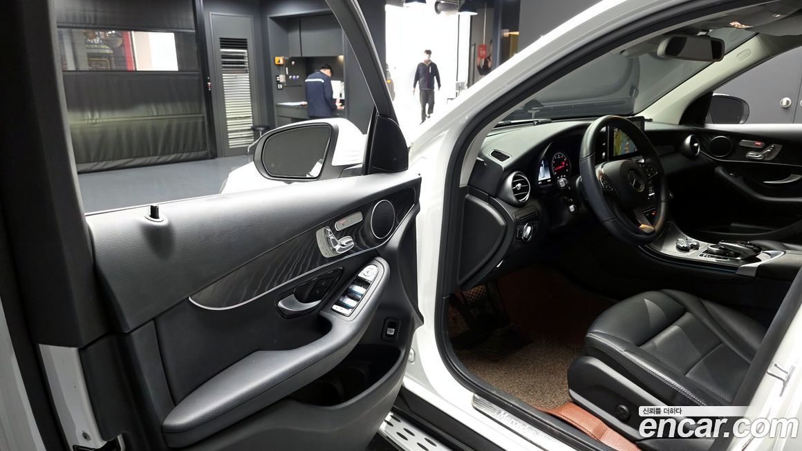 Mercedes-Benz GLC-Class 2019