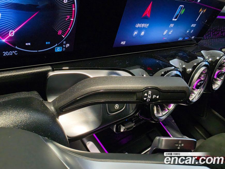 Mercedes-Benz GLB-Class 2025