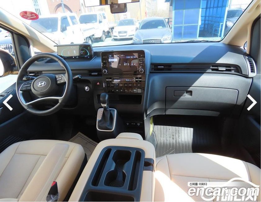 Hyundai Staria 2025