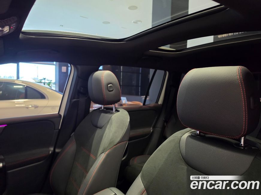 Mercedes-Benz GLB-Class 2025