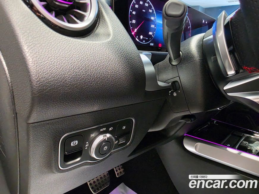 Mercedes-Benz GLB-Class 2025