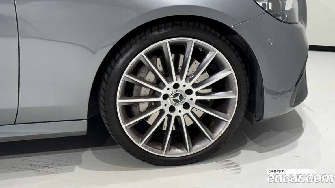 Mercedes-Benz E-Class 2022