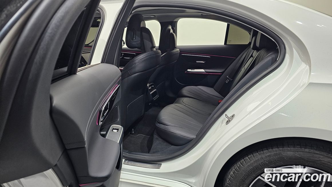 Mercedes-Benz E-Class 2024