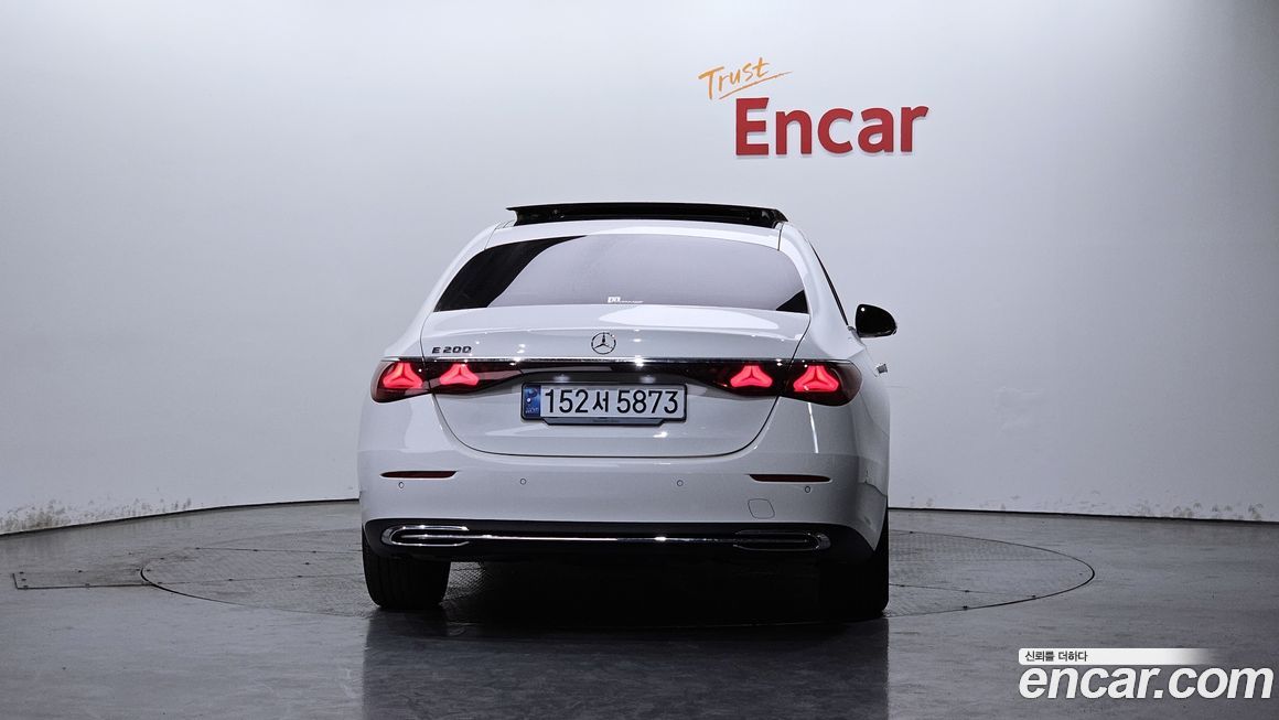 Mercedes-Benz E-Class 2024