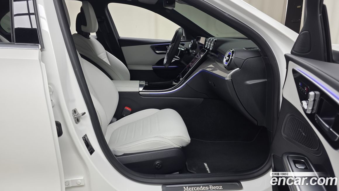 Mercedes-Benz C-Class 2025