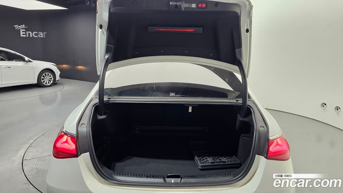 Mercedes-Benz E-Class 2024