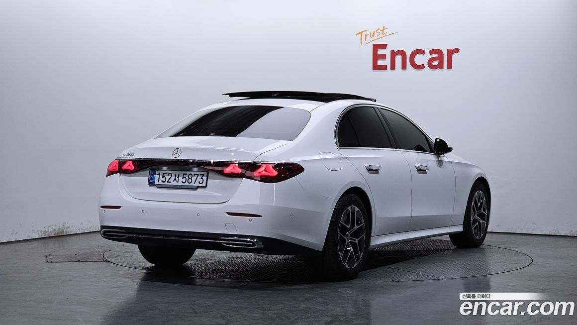 Mercedes-Benz E-Class 2024