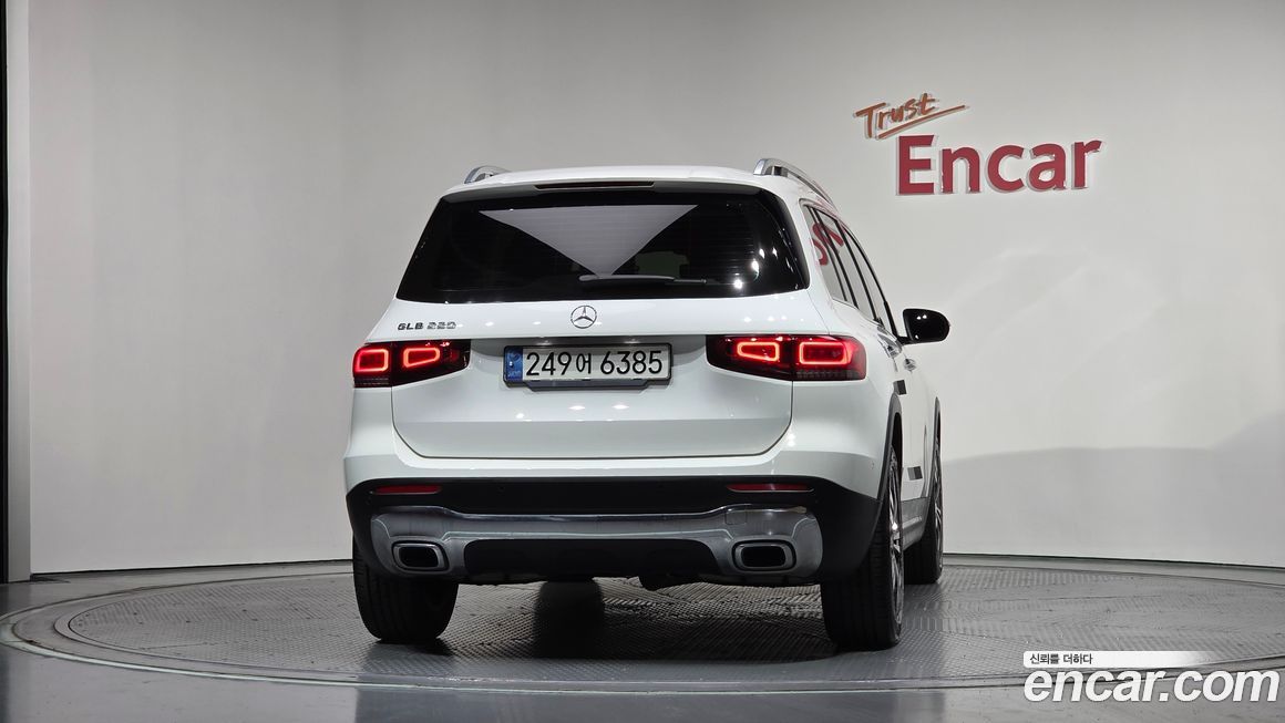 Mercedes-Benz GLB-Class 2021