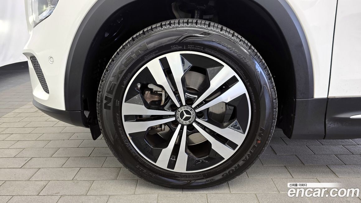 Mercedes-Benz GLB-Class 2021