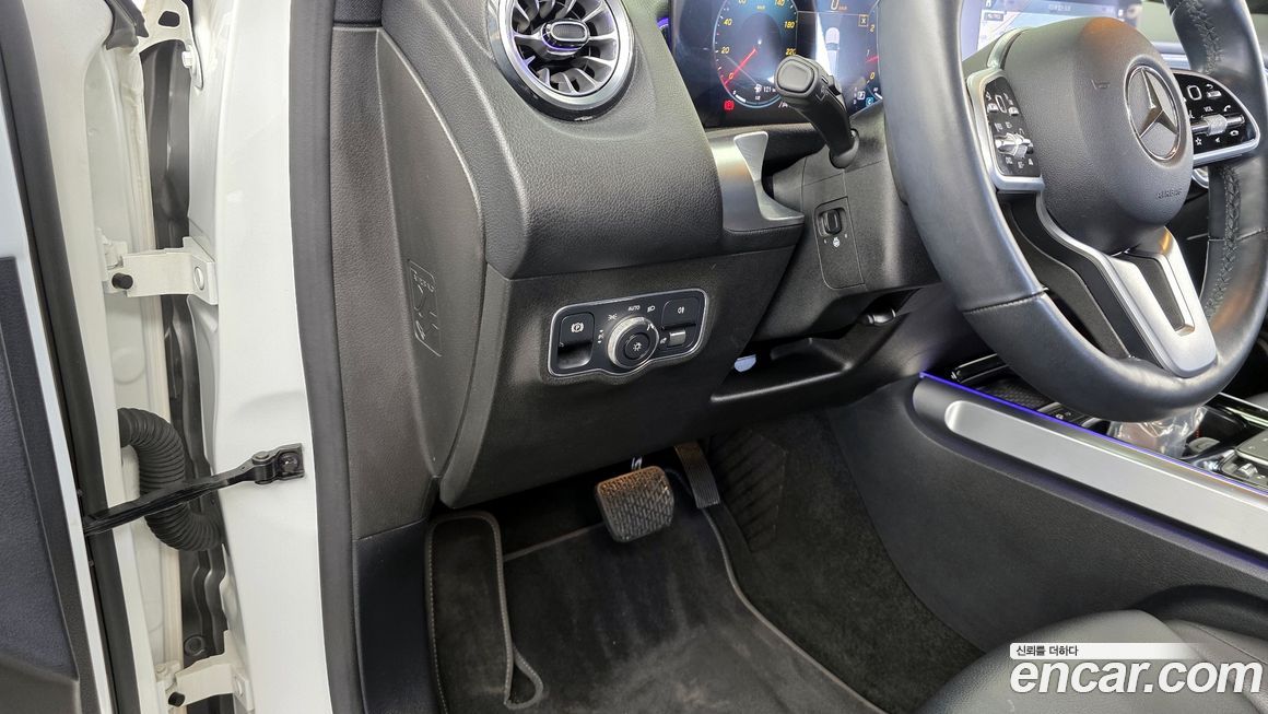 Mercedes-Benz GLB-Class 2021