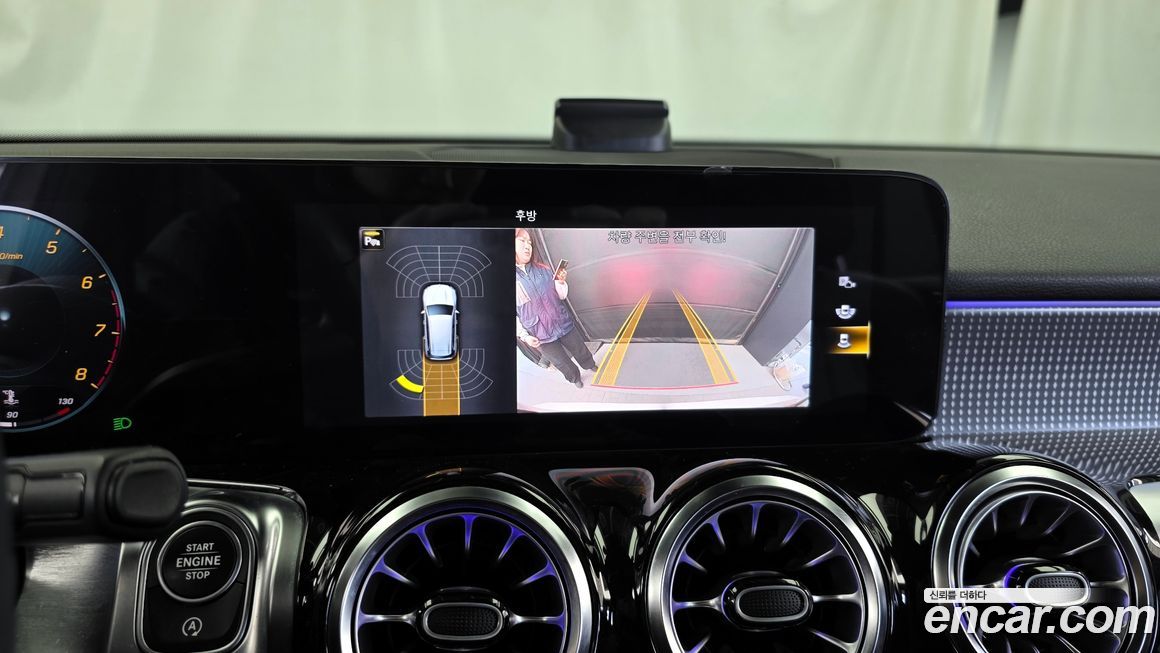 Mercedes-Benz GLB-Class 2021