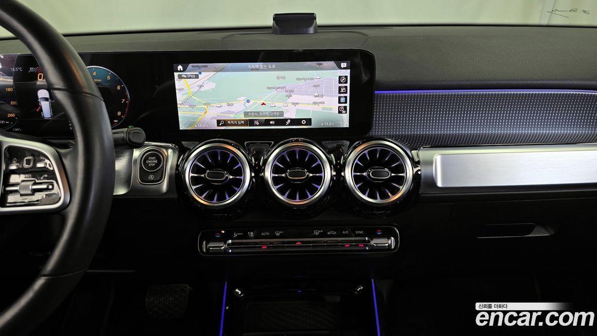 Mercedes-Benz GLB-Class 2021