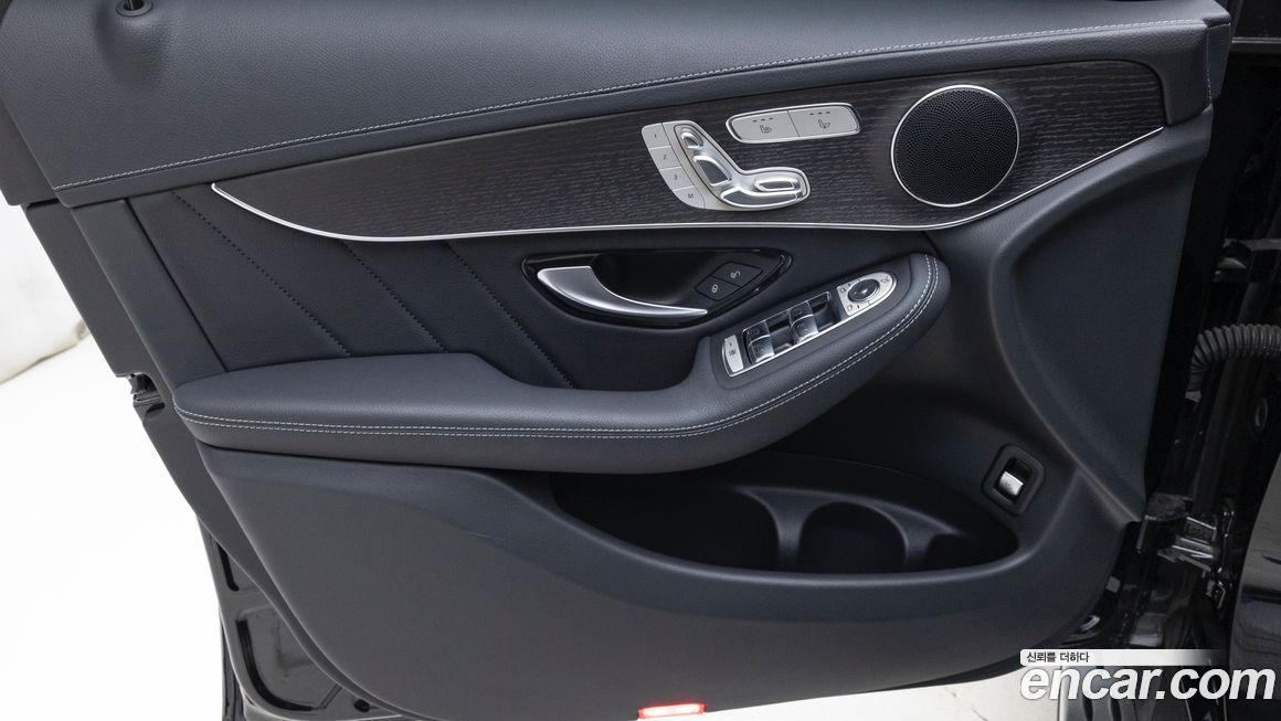 Mercedes-Benz GLC-Class 2023