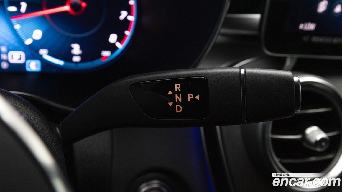 Mercedes-Benz GLC-Class 2023