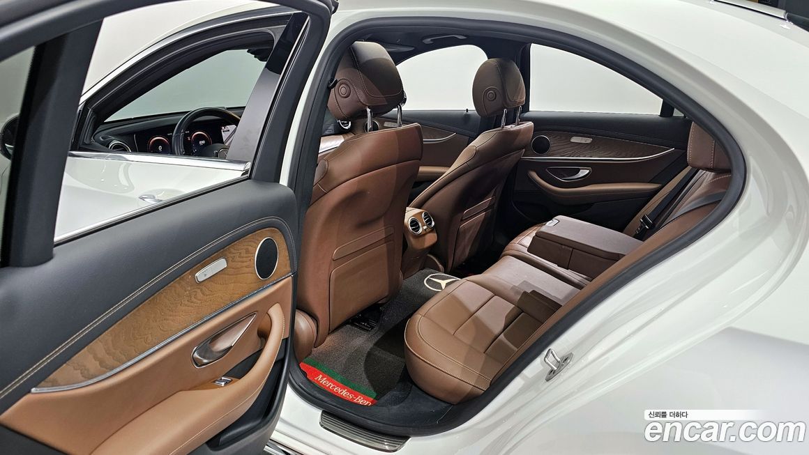 Mercedes-Benz E-Class 2021