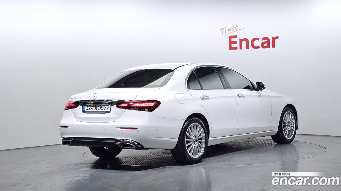 Mercedes-Benz E-Class 2021