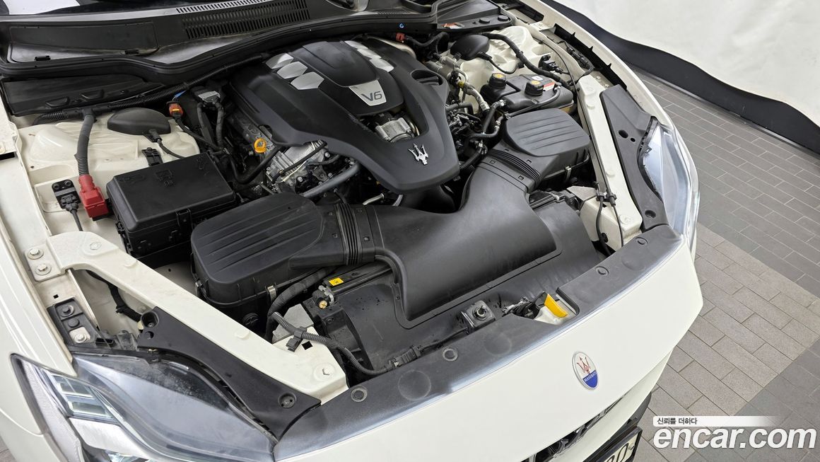 Maserati Quattroporte 2020