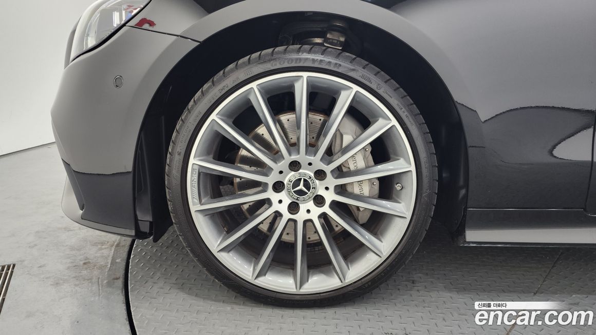 Mercedes-Benz E-Class 2023