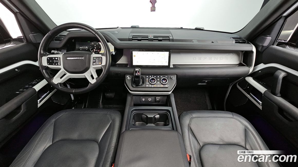 Land Rover Defender 2024