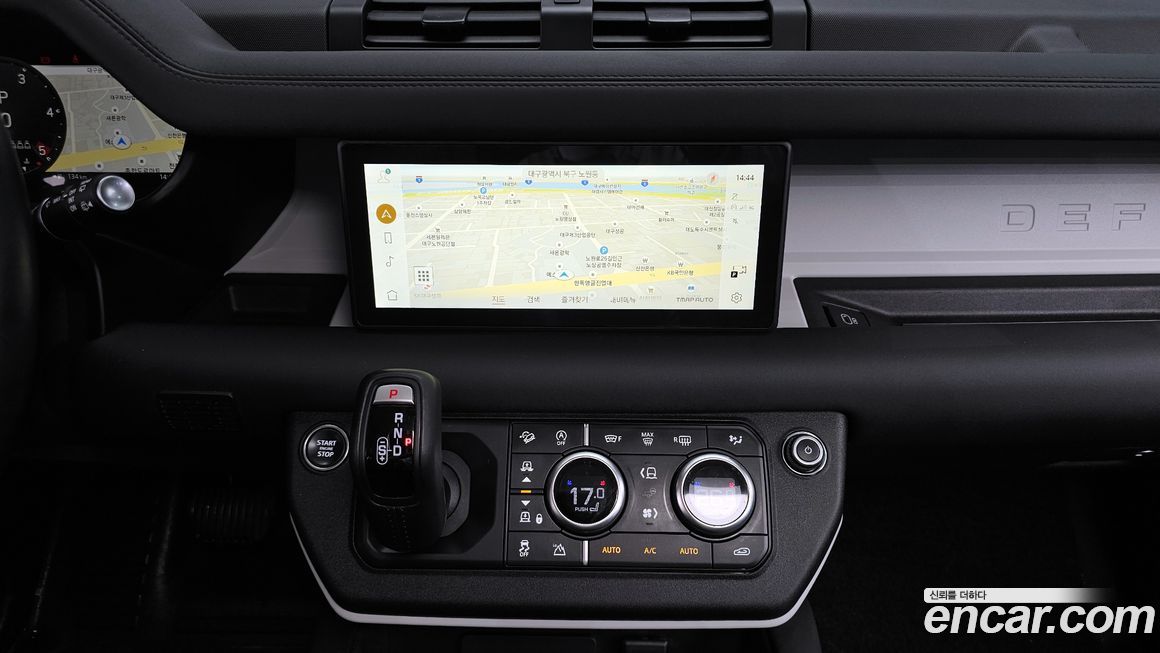 Land Rover Defender 2024
