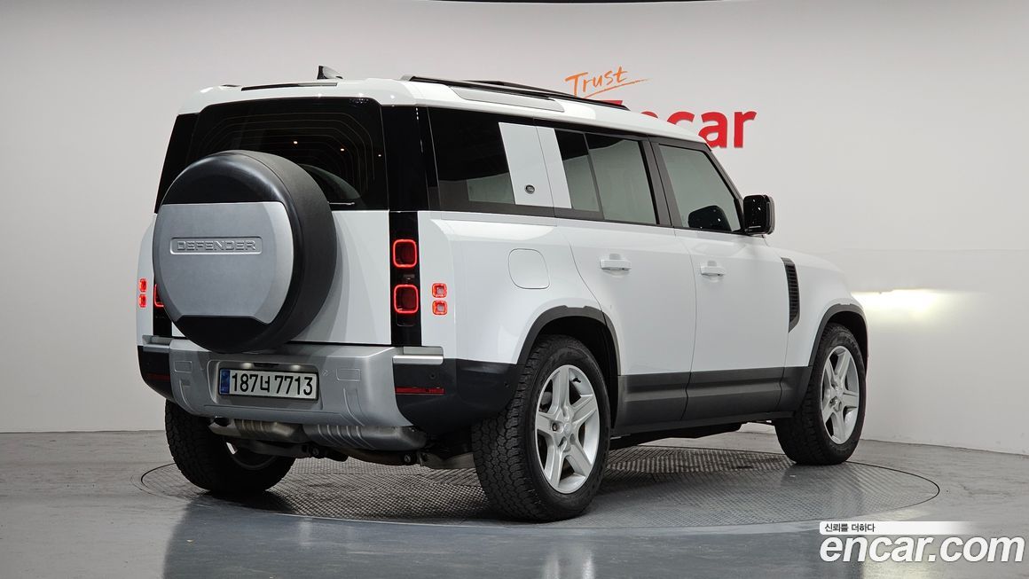 Land Rover Defender 2024