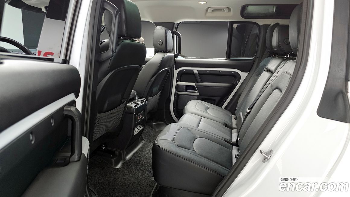 Land Rover Defender 2024