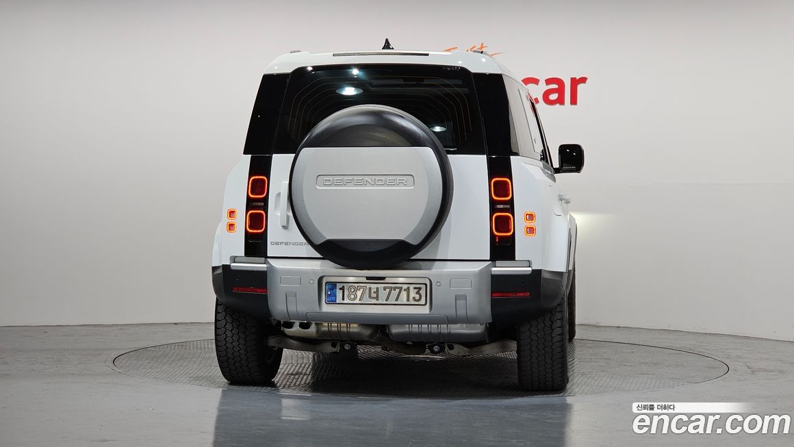 Land Rover Defender 2024