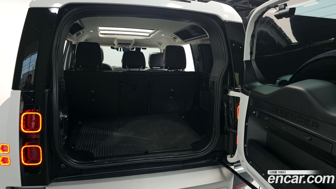 Land Rover Defender 2024