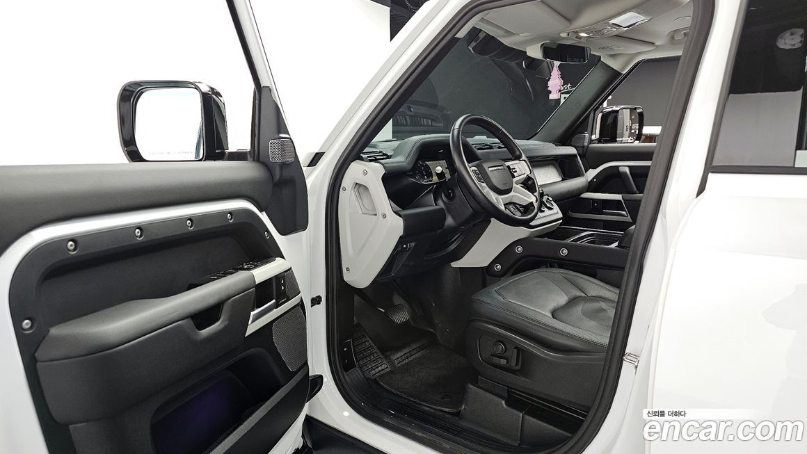 Land Rover Defender 2024