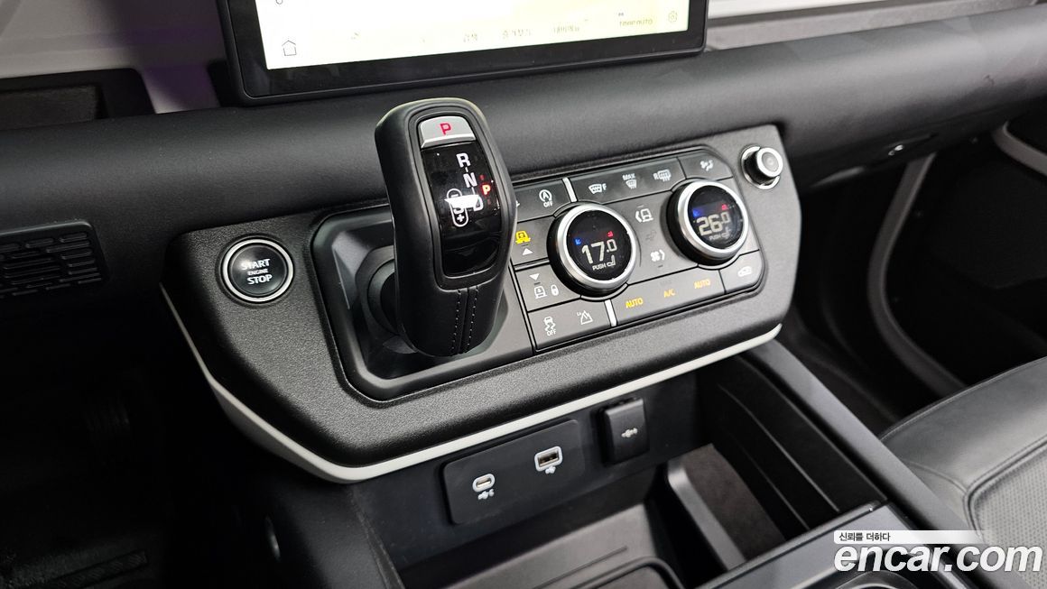 Land Rover Defender 2024