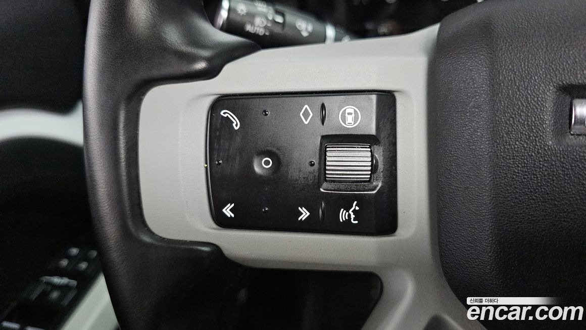 Land Rover Defender 2024