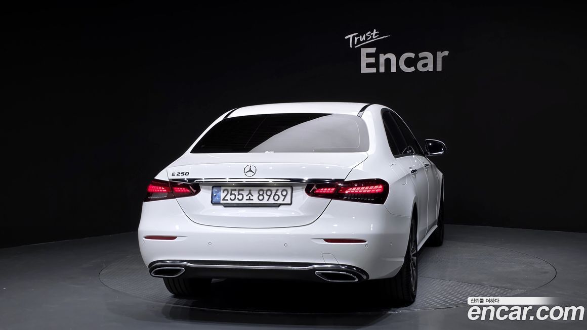 Mercedes-Benz E-Class 2022