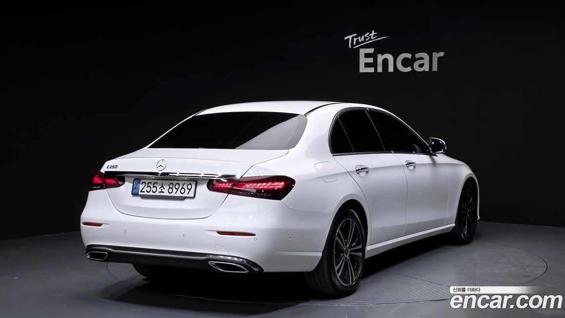 Mercedes-Benz E-Class 2022