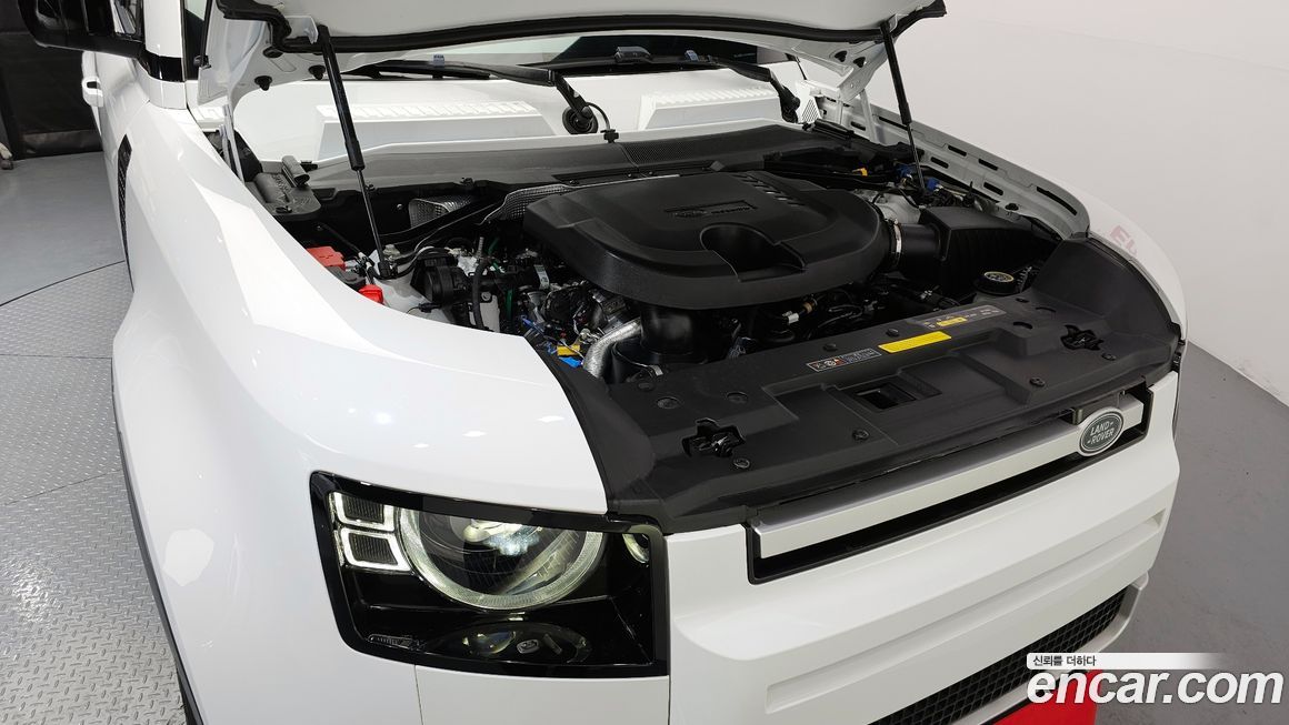 Land Rover Defender 2024