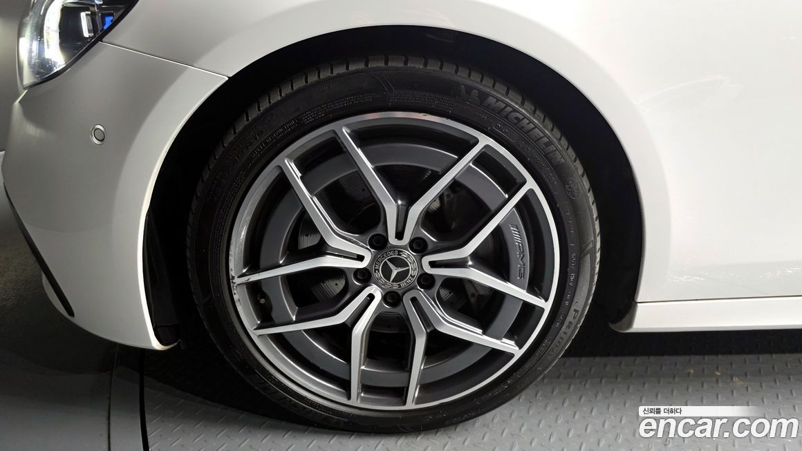 Mercedes-Benz E-Class 2021