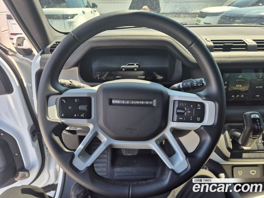 Land Rover Defender 2024