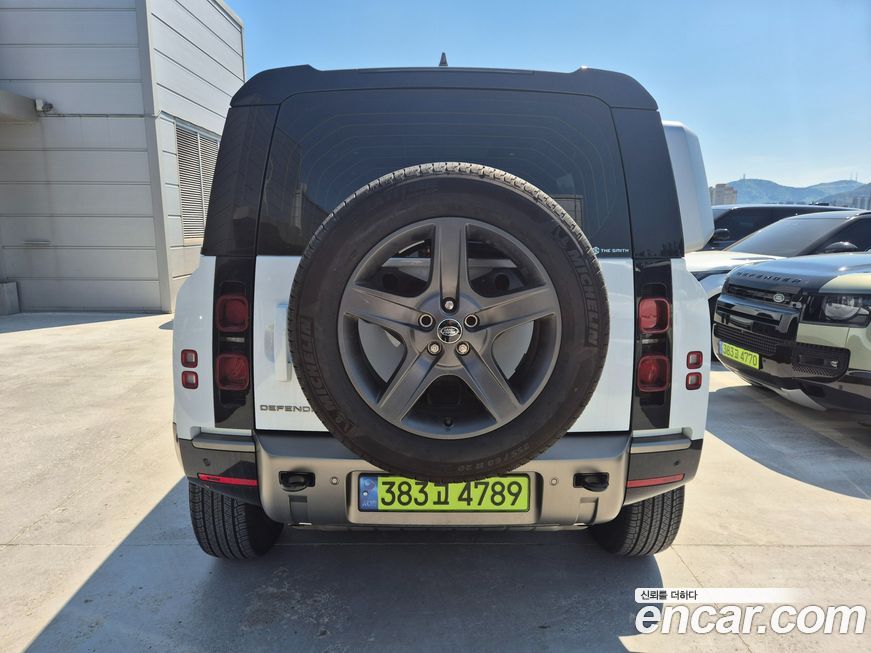Land Rover Defender 2024