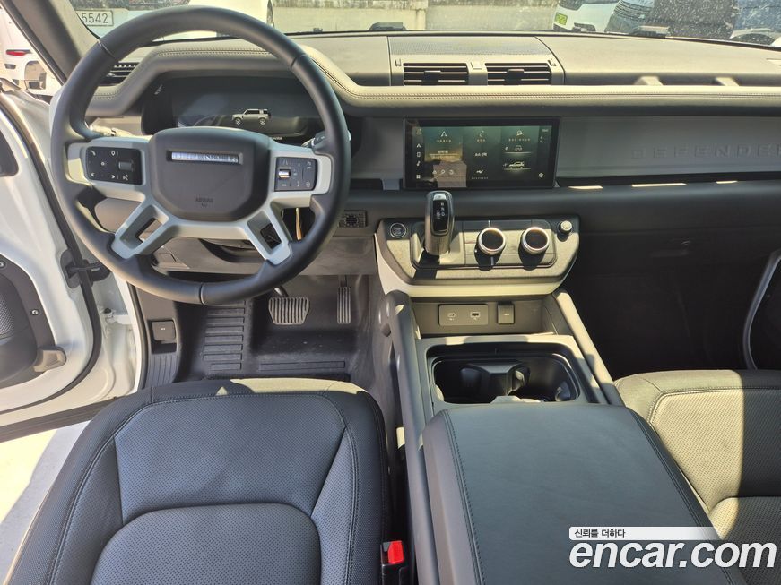 Land Rover Defender 2024