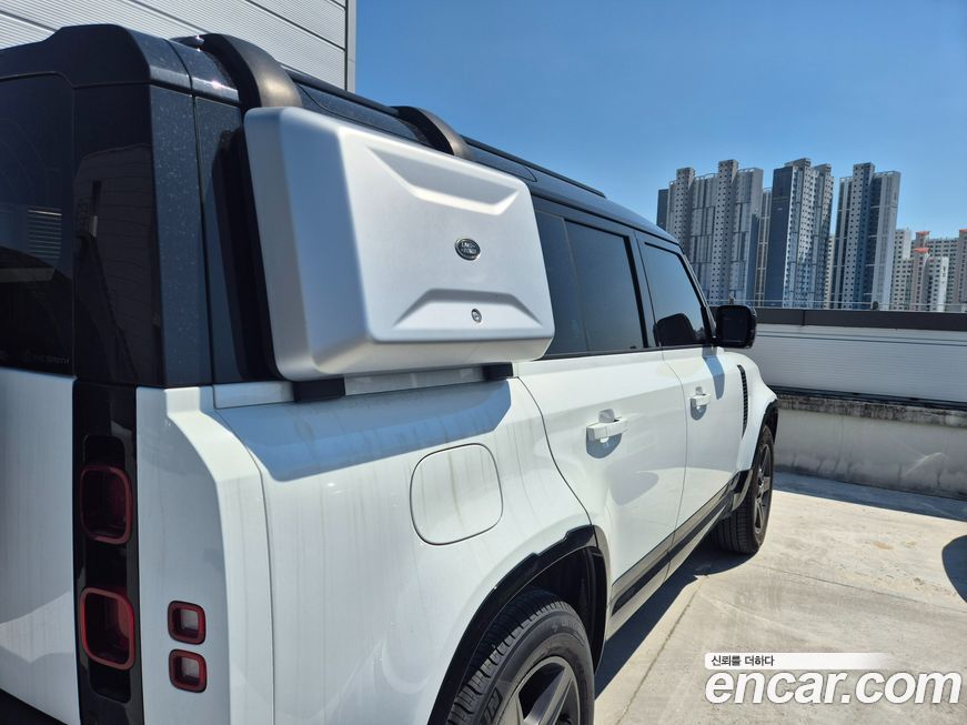 Land Rover Defender 2024