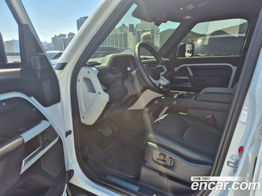 Land Rover Defender 2024