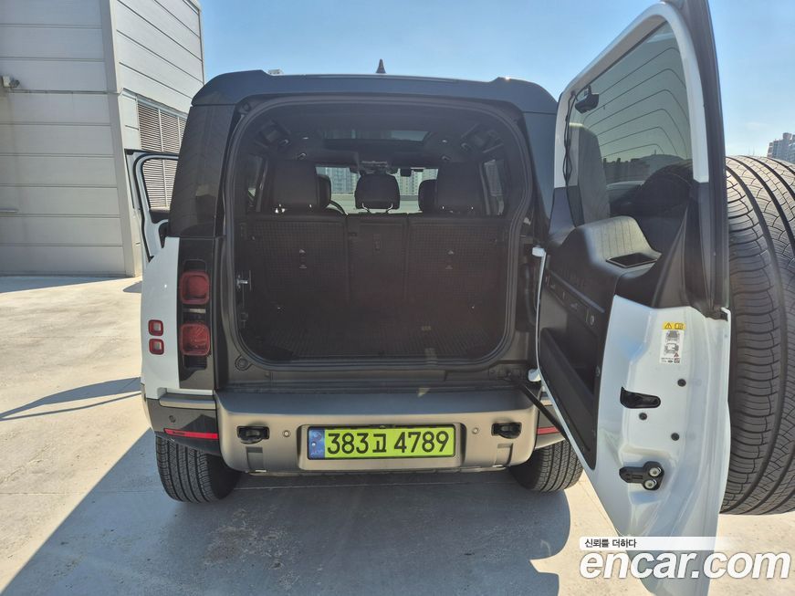 Land Rover Defender 2024