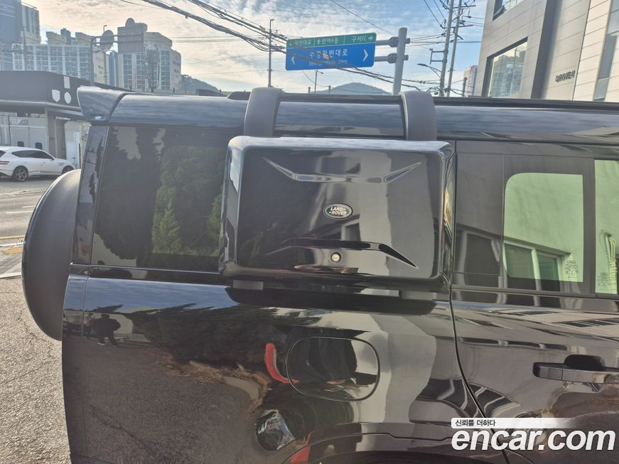 Land Rover Defender 2023