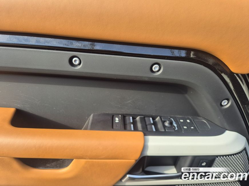 Land Rover Defender 2023
