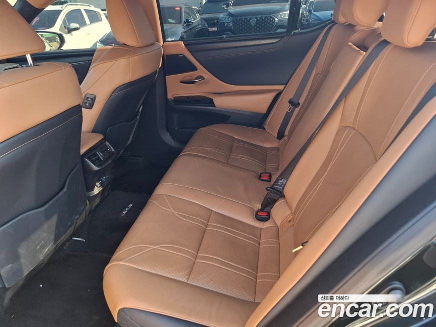 Lexus ES 2022
