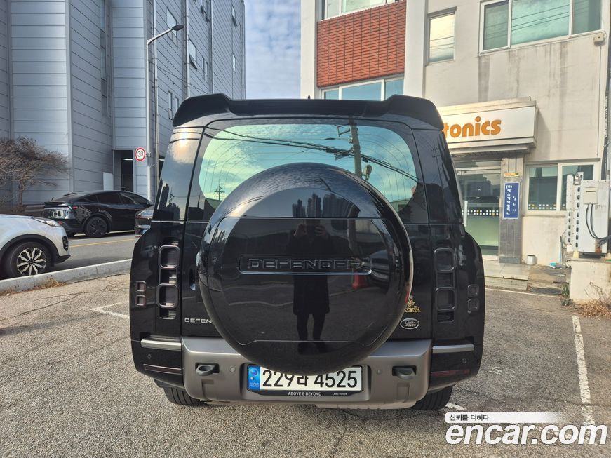 Land Rover Defender 2023